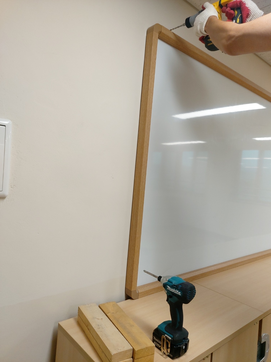 WB-16 화이트보드 우드프레임 벽면설치