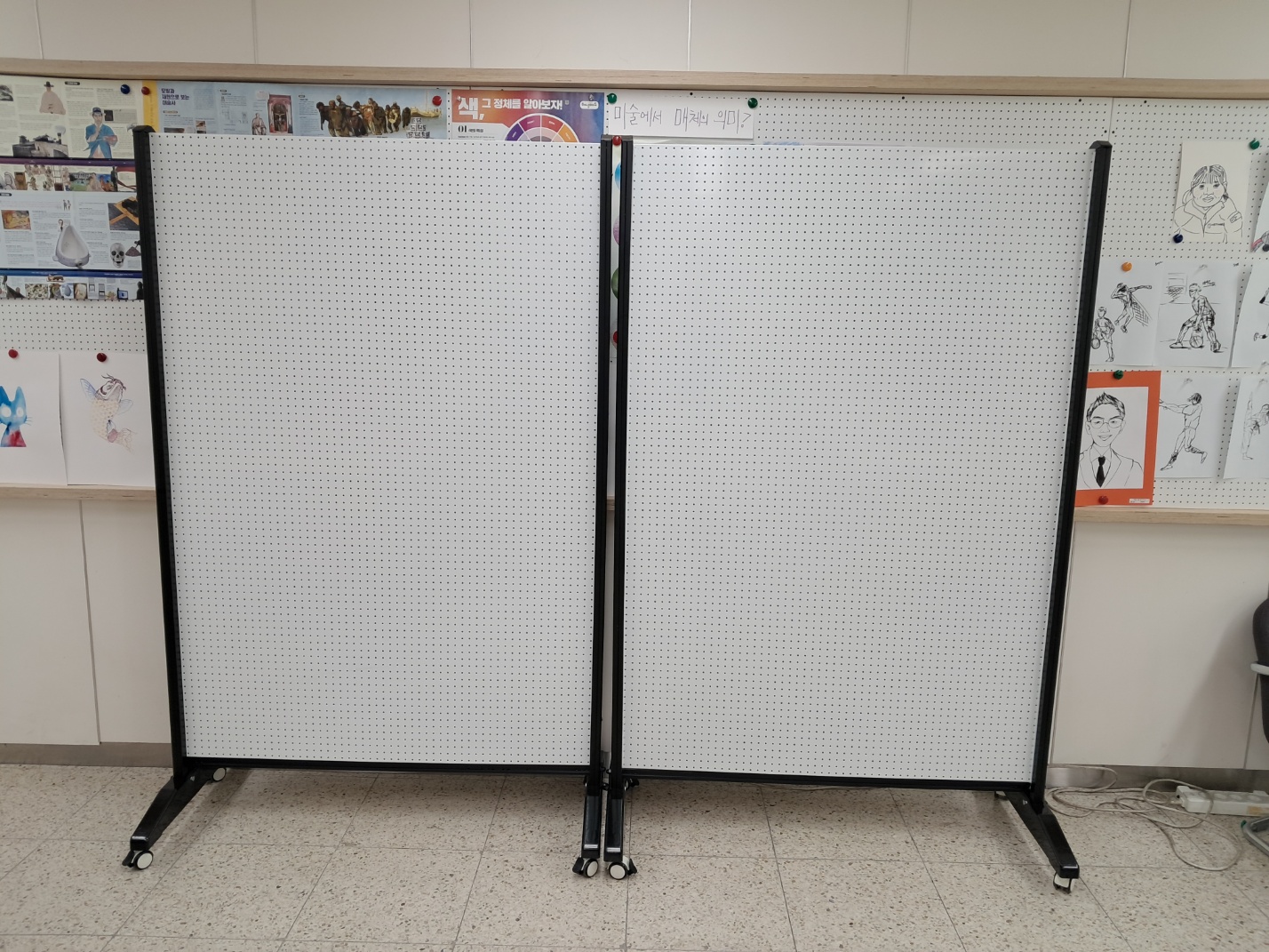 GB-214 양면 이동식 타공게시판 색상: 백색