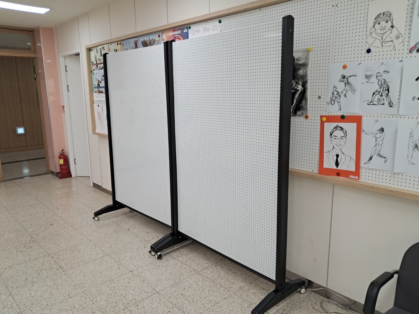 GB-214 양면 이동식 타공게시판 색상: 백색